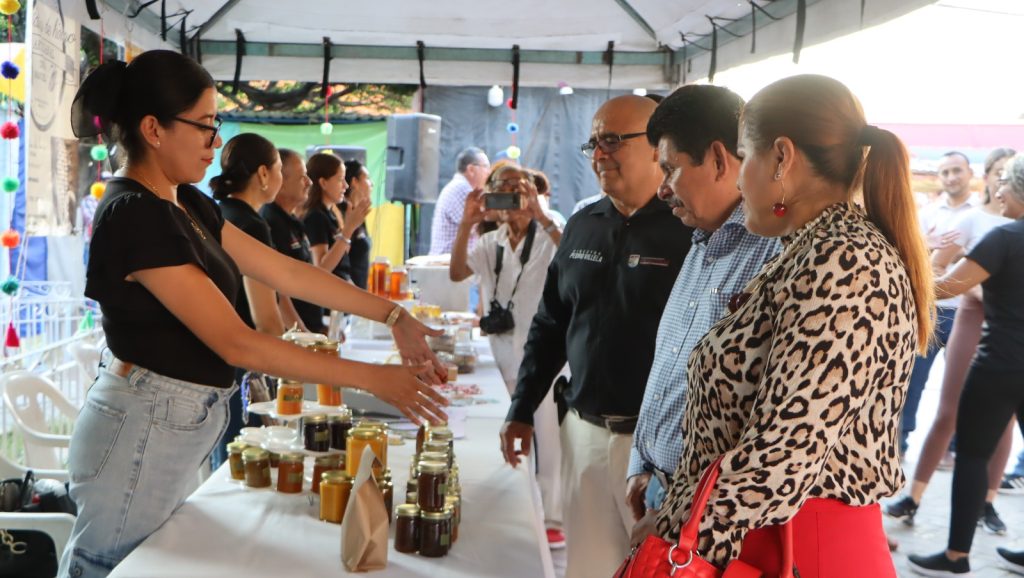Inauguran con gran entusiasmo la Expo Feria Emprendedora Ahuacatlán 2025