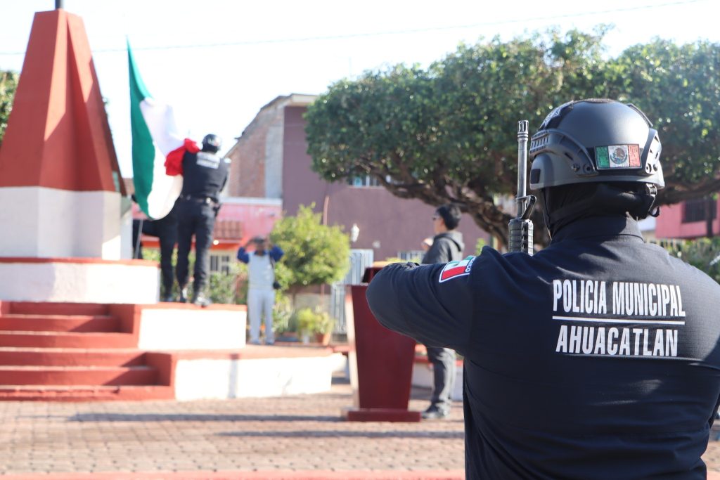 Ahuacatlán conmemora el Día de la Bandera con ceremonia cívica encabezada por el Ayuntamiento