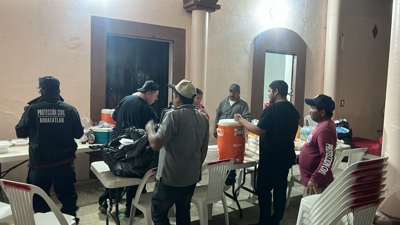Protección Civil Ahuacatlán mantiene labores nocturnas para garantizar seguridad vial