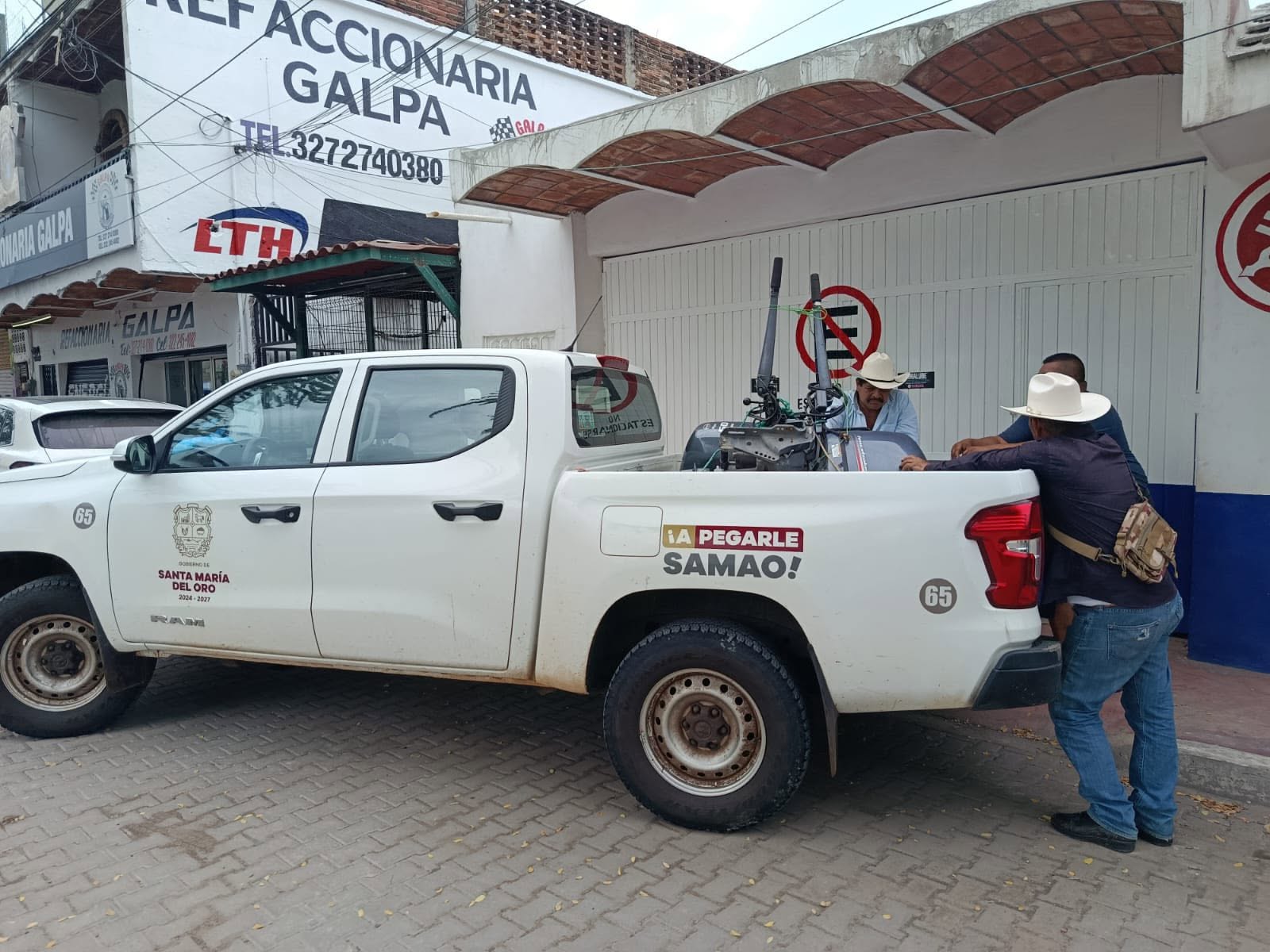Santa María del Oro fortalece al sector pesquero con mantenimiento de motores fuera de borda