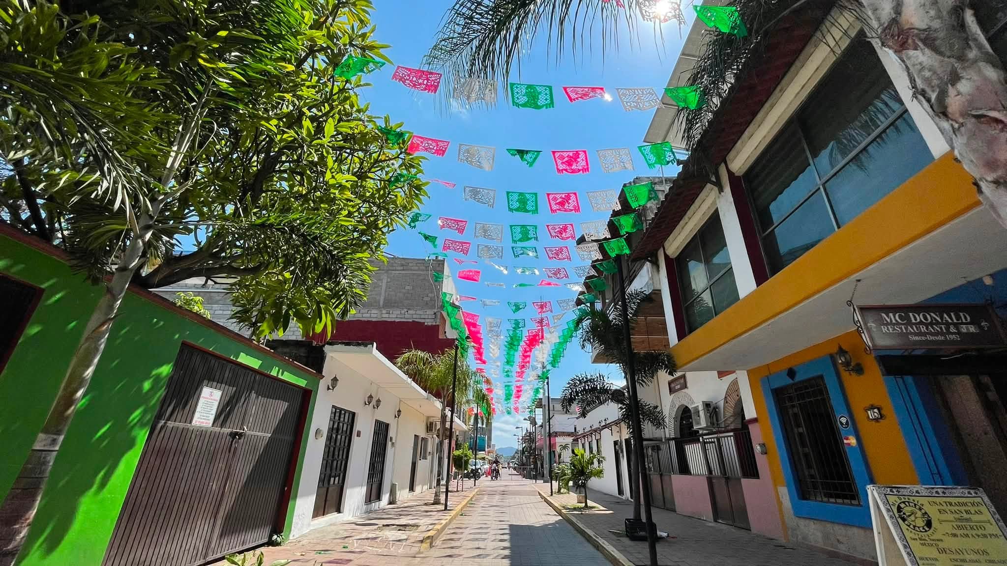San Blas prepara la avenida Juárez para las fiestas patrias de septiembre