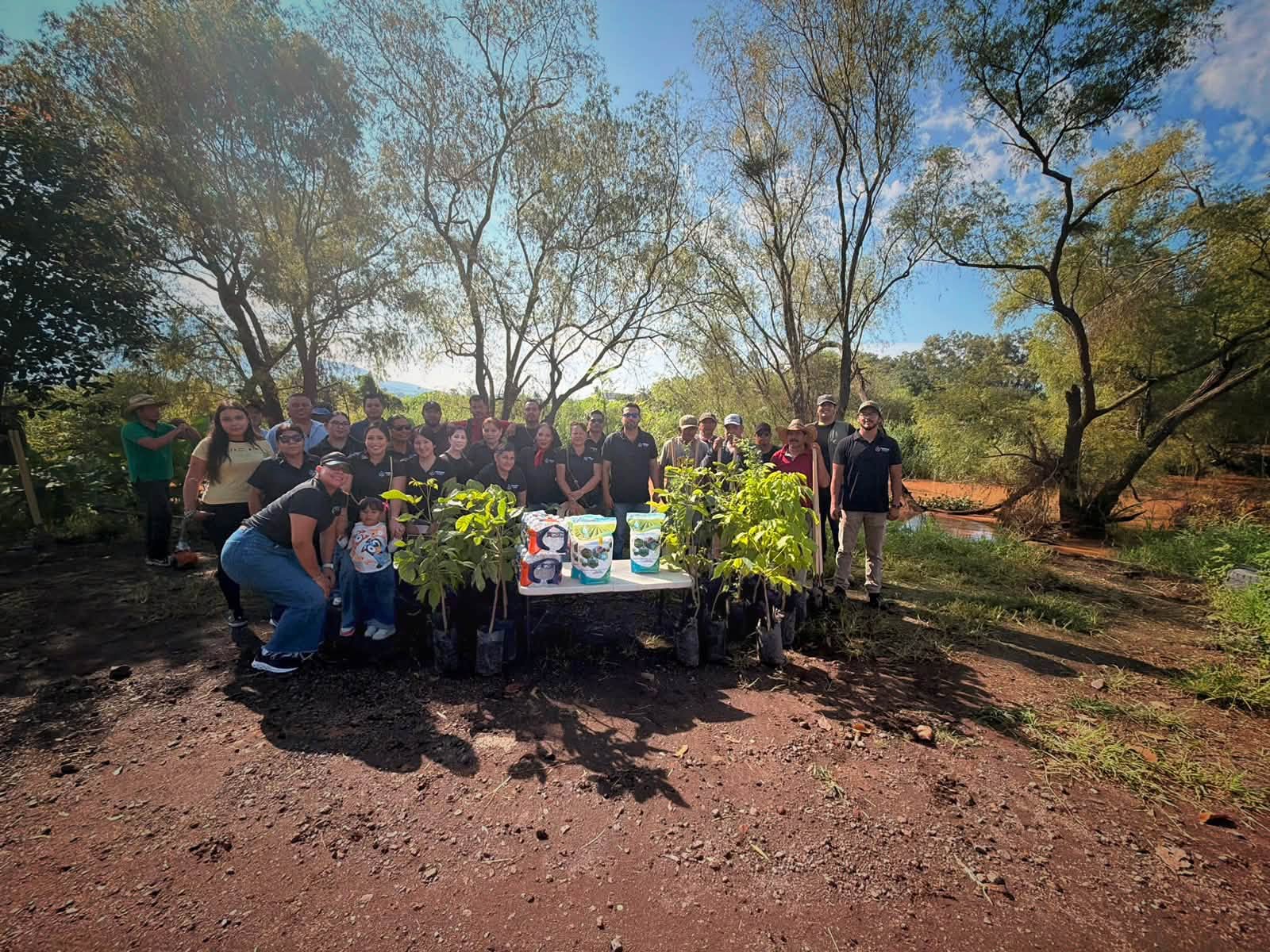 Xalisco impulsa jornada de reforestación en el Río Mololoa para fortalecer el cuidado ambiental