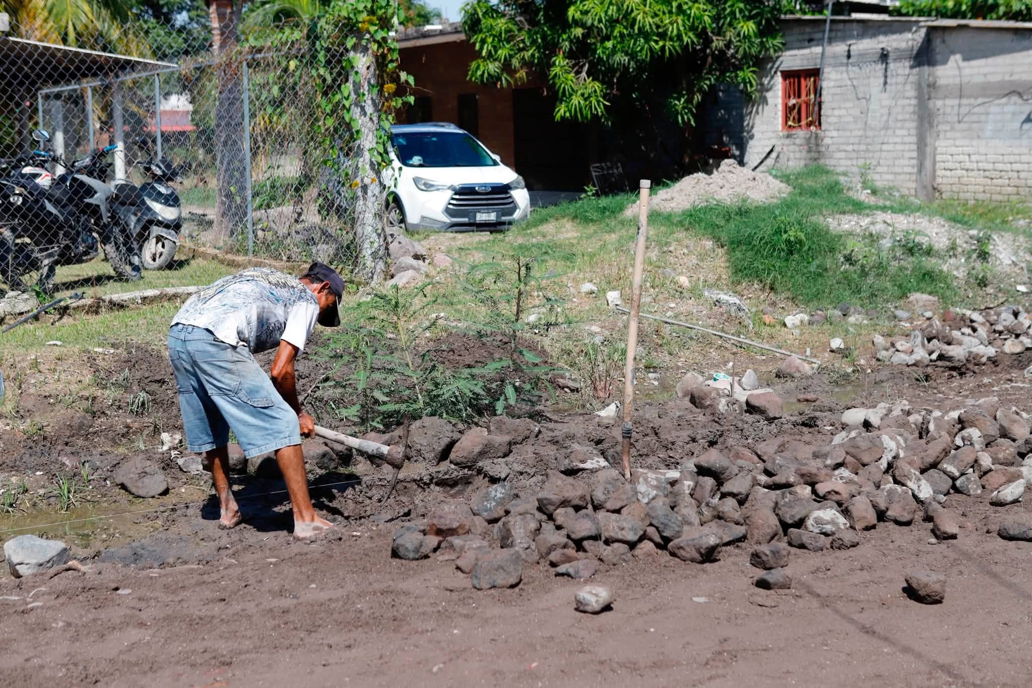 San Blas avanza con empedrado en seco en la calle Ruiz Cortines de la colonia Benito Juárez