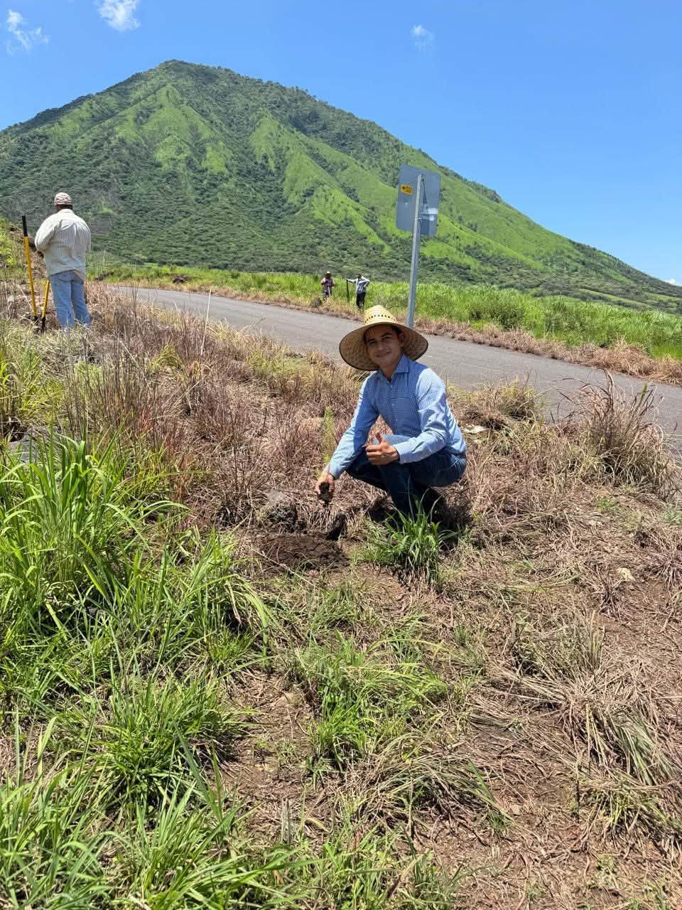 San Pedro Lagunillas se suma a la Reforestación Nacional con la plantación de cerca de 4 mil especies