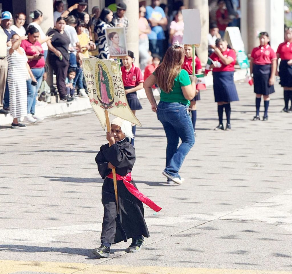 Ahuacatlán realiza Desfile Cívico Militar por el 216 aniversario de la Independencia de México