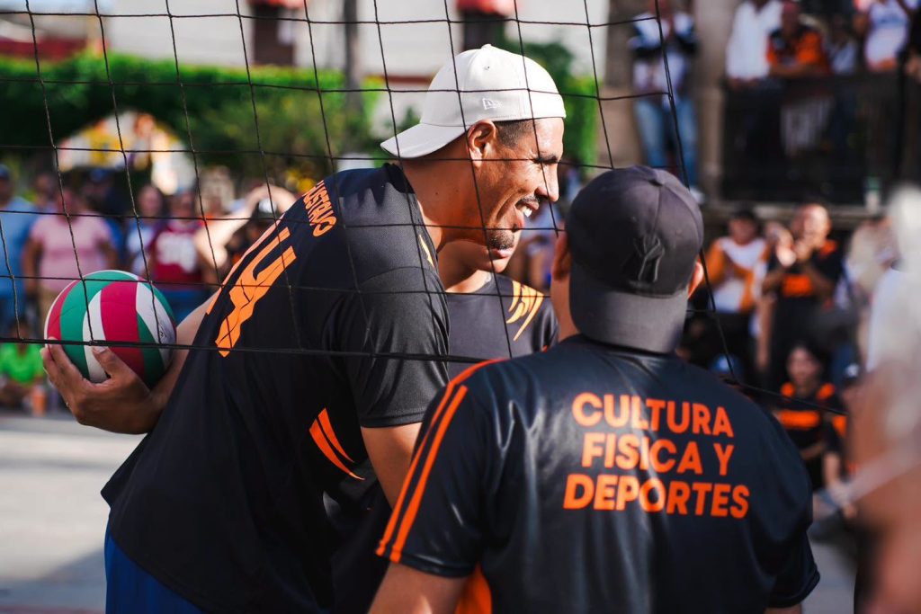 Compostela realiza torneo interno de voleibol durante los festejos patrios