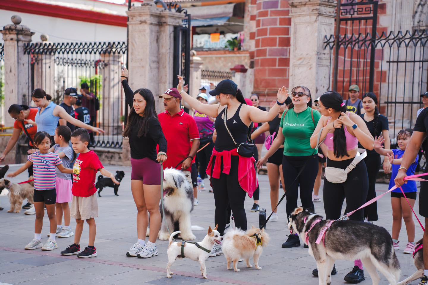 Domingo en Familia reúne a familias en el Andador Morelos de Compostela